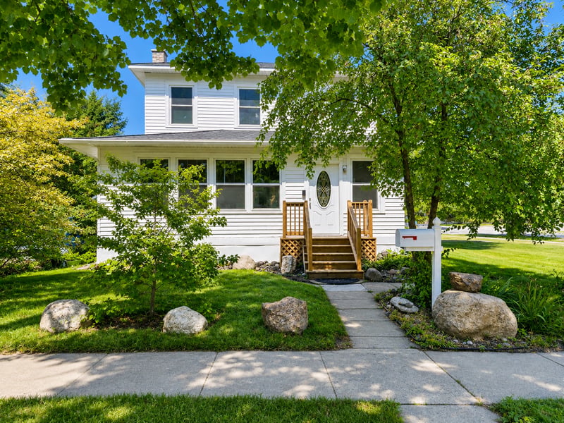 319 5th St NE, Staples, MN 56479
