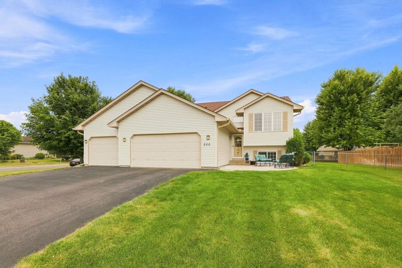 500 Maple Knoll Way NW, Saint Michael, MN 55376