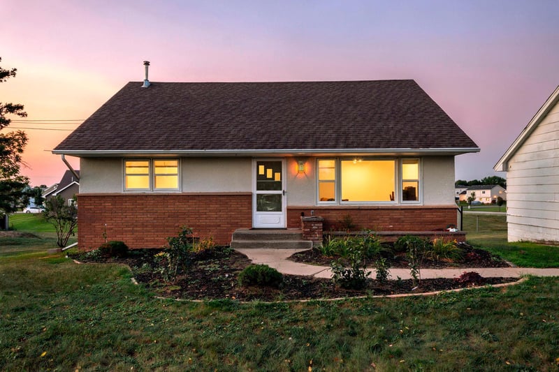 527 River Rd NE, Hanover, MN 55341