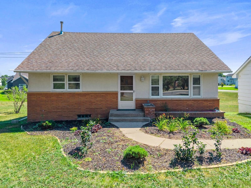 527 River Rd NE, Hanover, MN 55341