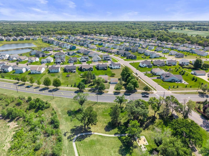 527 River Rd NE, Hanover, MN 55341