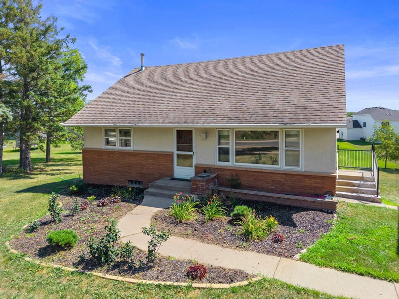 527 River Rd NE, Hanover, MN 55341