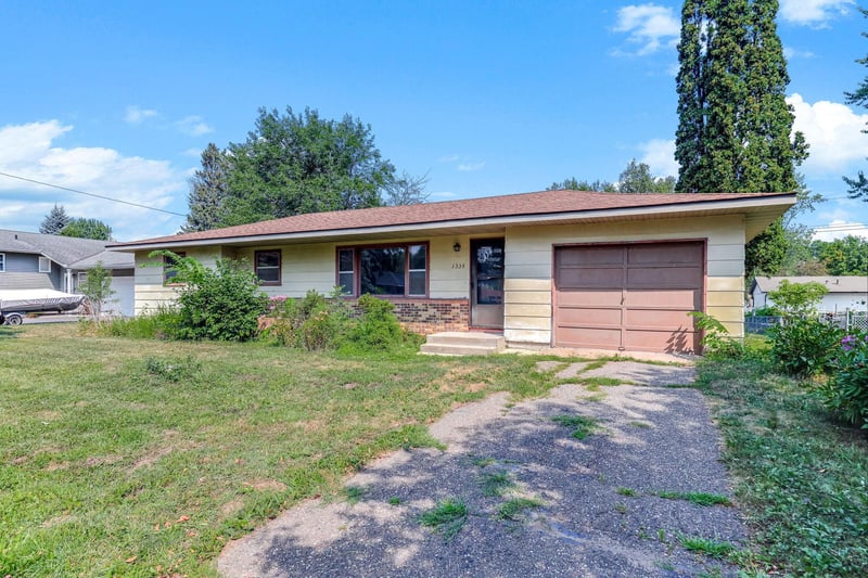 1334 21st St W, Hastings, MN 55033