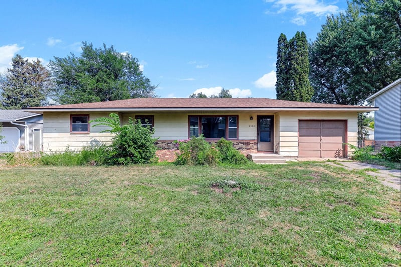 1334 21st St W, Hastings, MN 55033