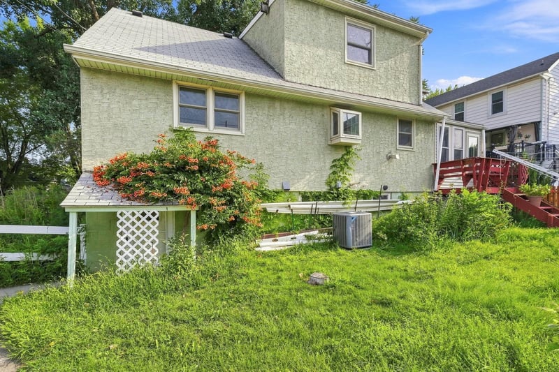 212 3rd St E, Jordan, MN 55352