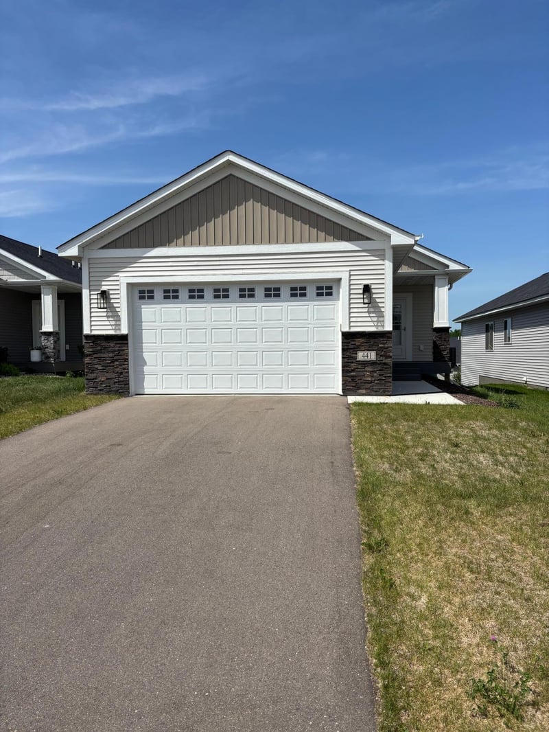 441 Grant Ave SE, Hutchinson, MN 55350