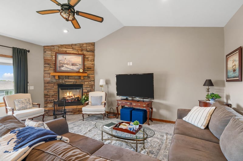 930 Aspen Cir, Watertown, MN 55388
