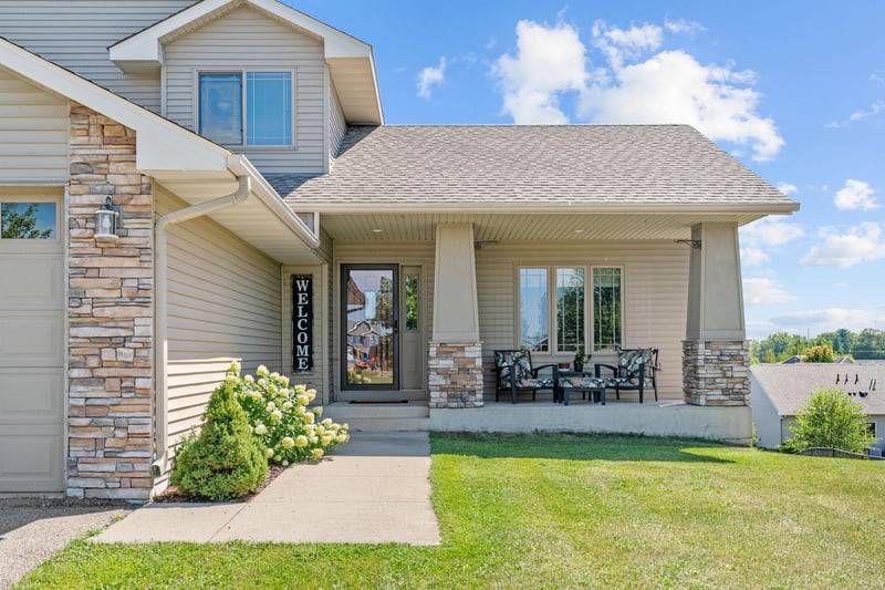 930 Aspen Cir, Watertown, MN 55388