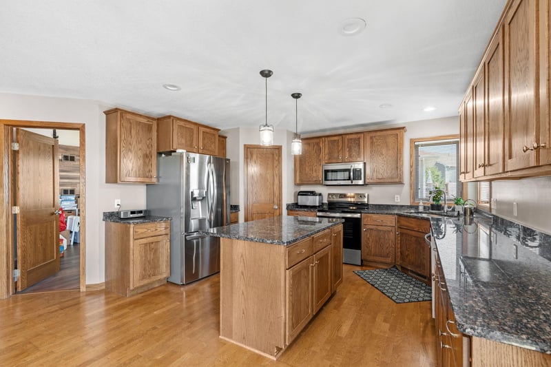 930 Aspen Cir, Watertown, MN 55388