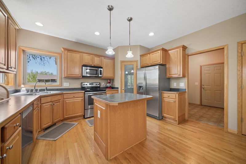1017 Provence Ln, Belle Plaine, MN 56011