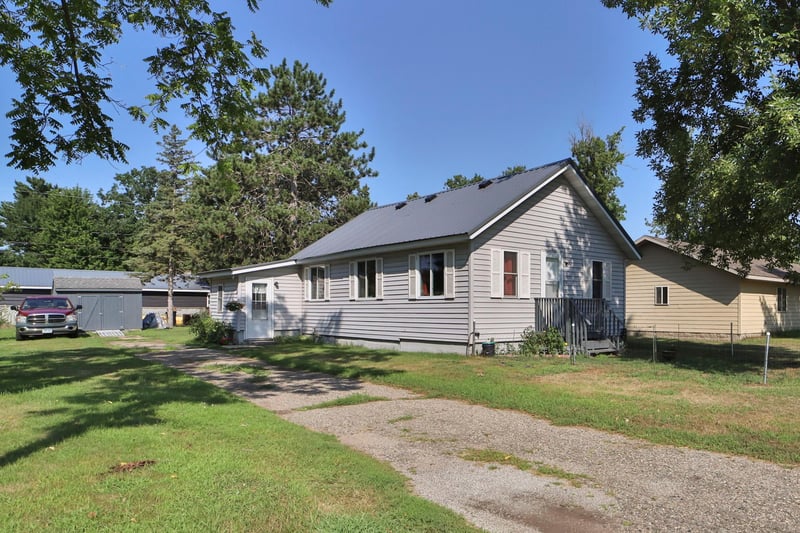 515 SW 2nd St SW, Staples, MN 56479