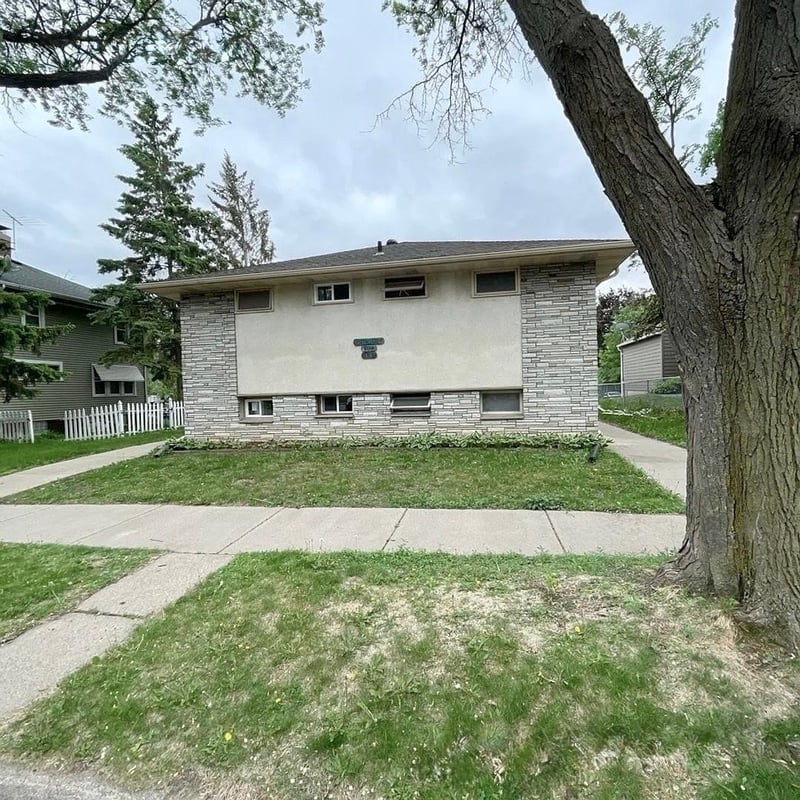 616 Ivy Ave E, Saint Paul, MN 55101