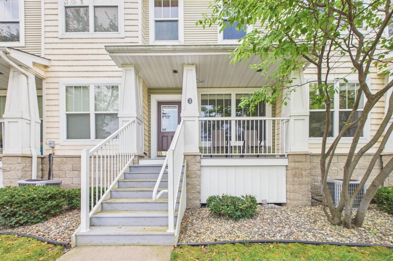1240 County Road D E #3, Maplewood, MN 55109