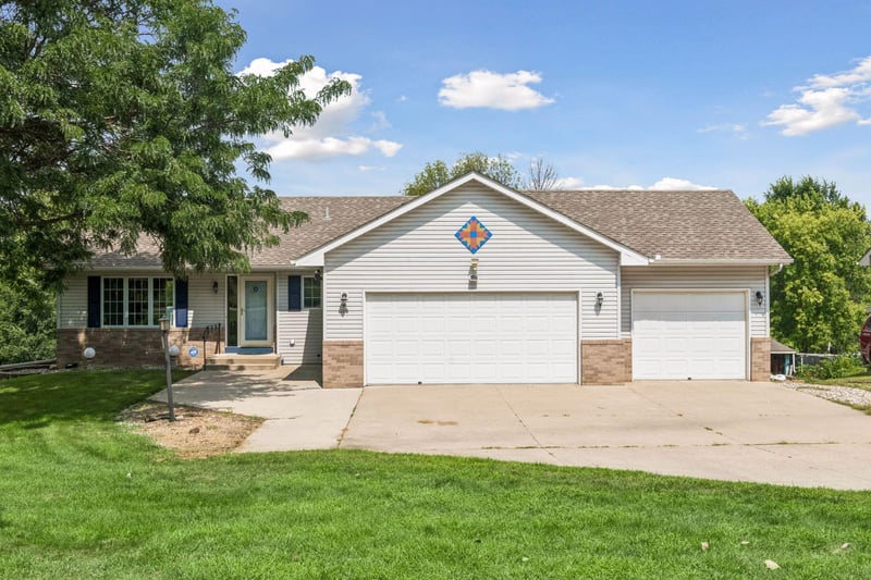 1118 W State St, Belle Plaine, MN 56011