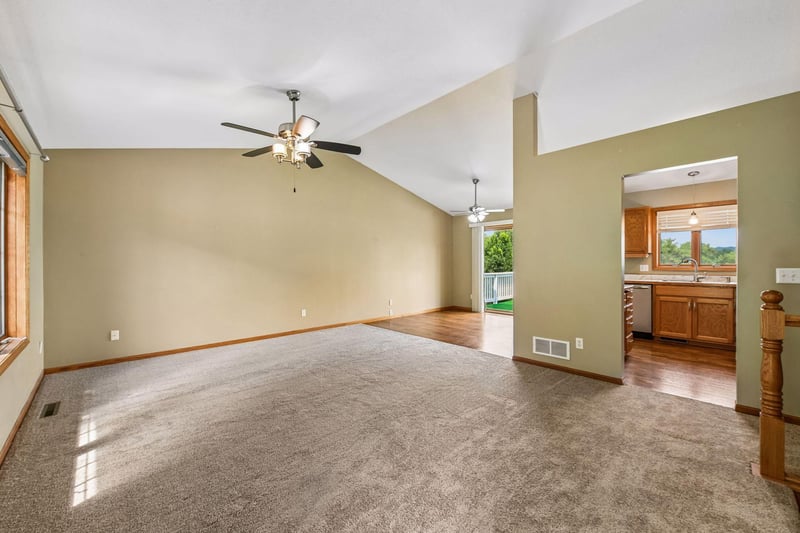 1118 W State St, Belle Plaine, MN 56011