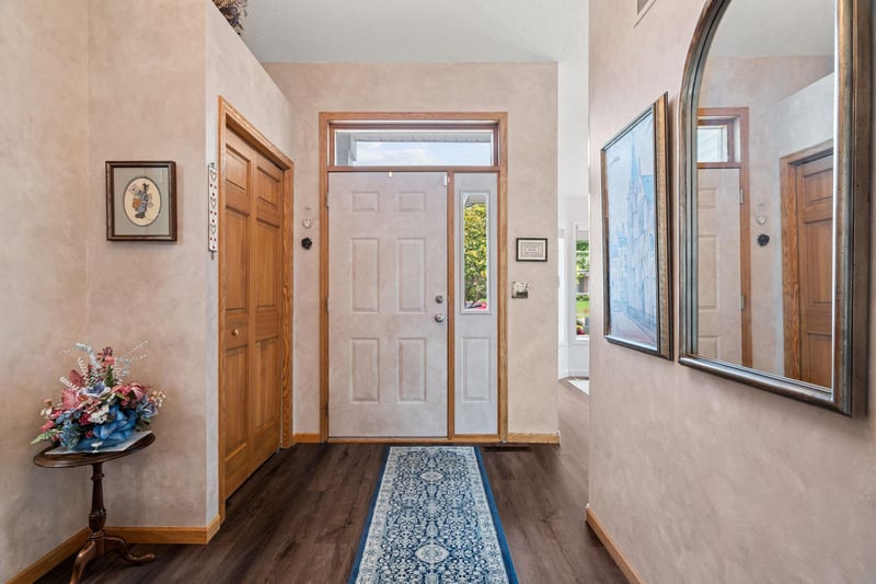 232 Wildflower Ct, Vadnais Heights, MN 55127