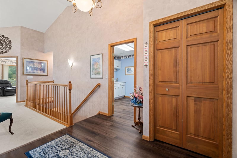 232 Wildflower Ct, Vadnais Heights, MN 55127