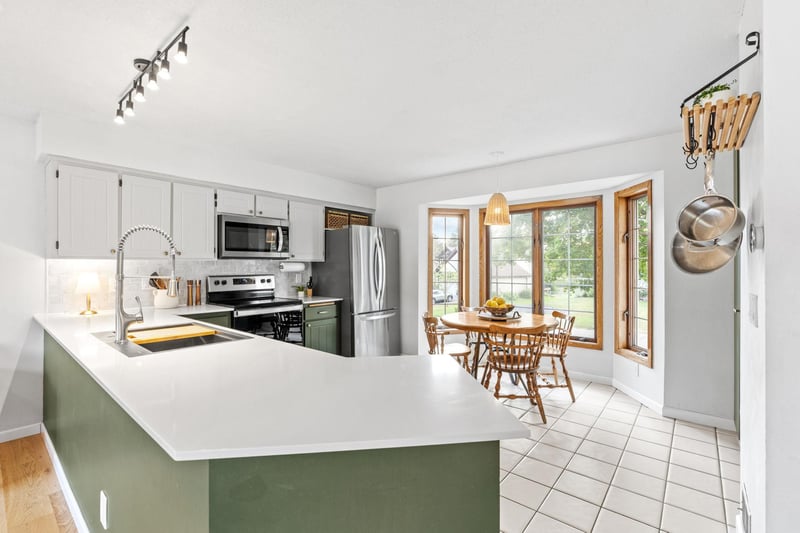 8632 Seasons Ct, Woodbury, MN 55125