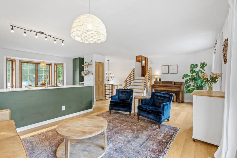 8632 Seasons Ct, Woodbury, MN 55125