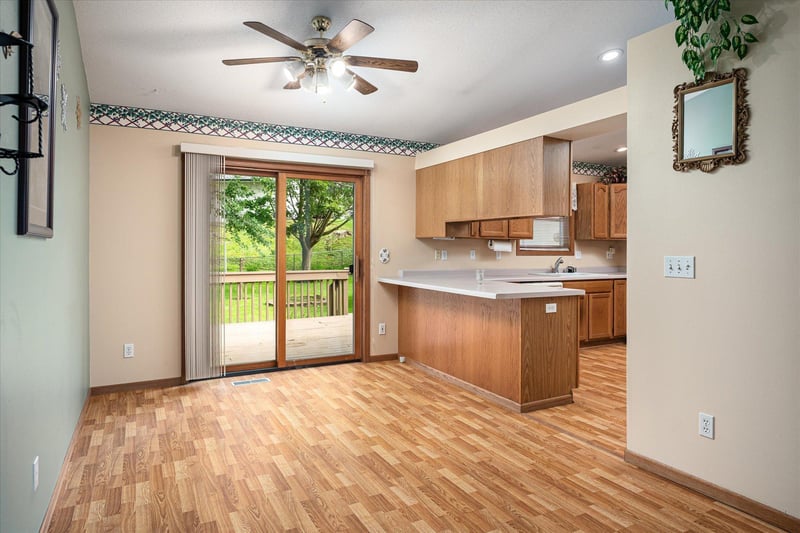 310 Haralson Ln, La Crescent, MN 55947