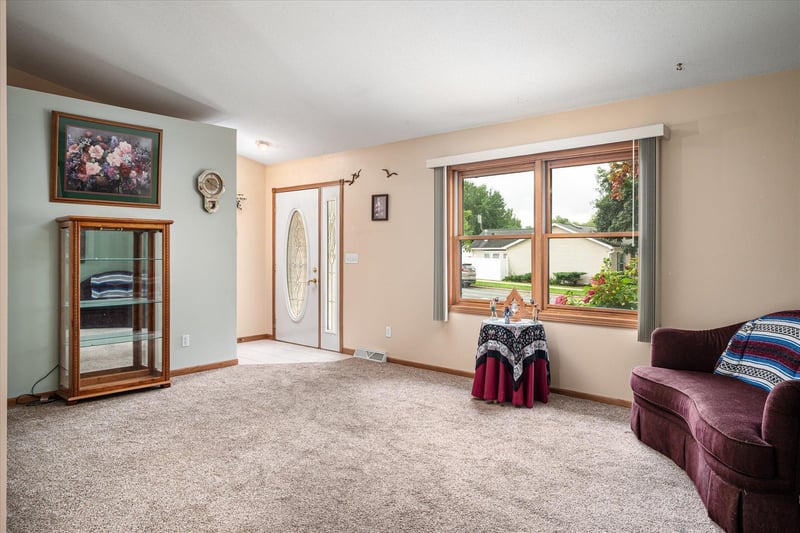 310 Haralson Ln, La Crescent, MN 55947