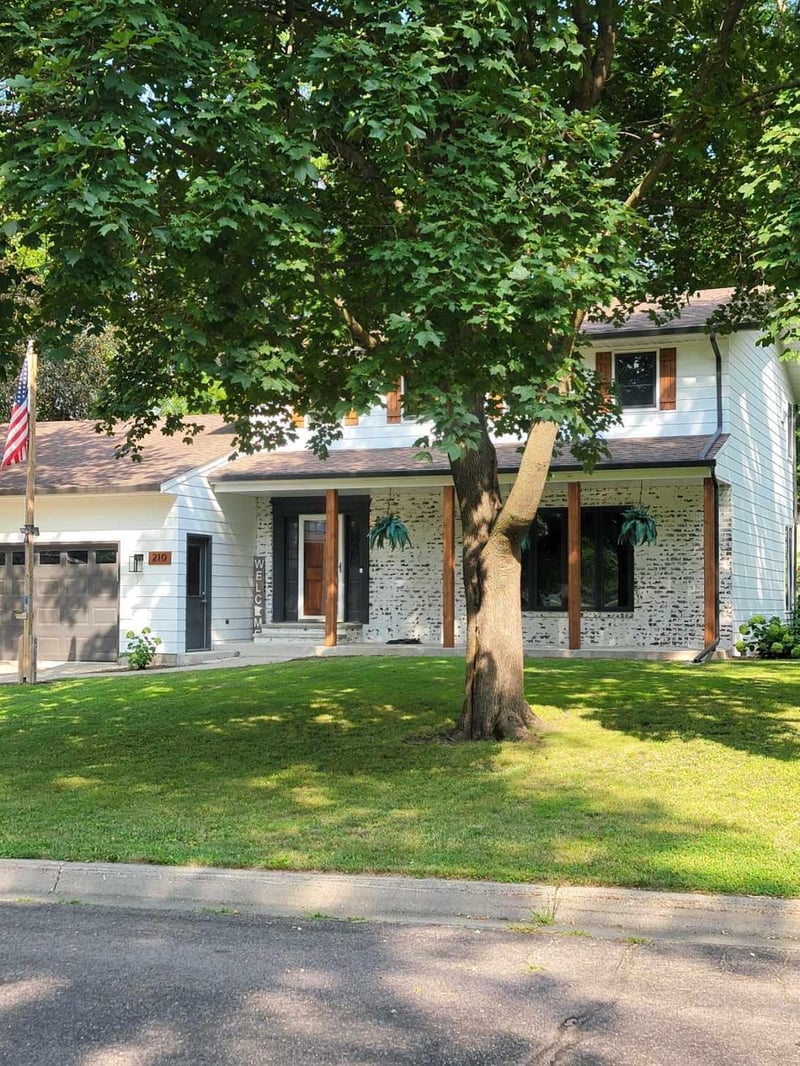 210 Interwood Dr, Glencoe, MN 55336