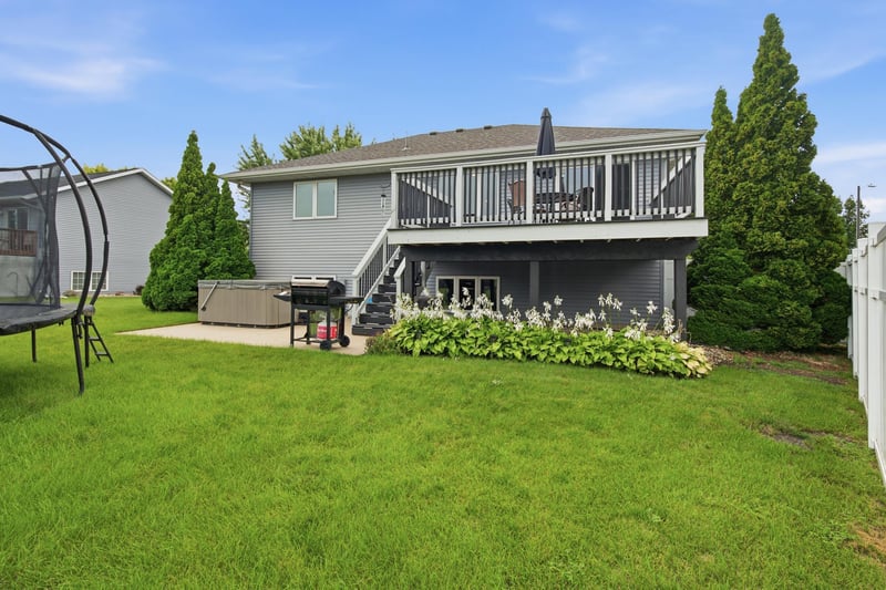 653 Grayhawk Dr, Mankato, MN 56001