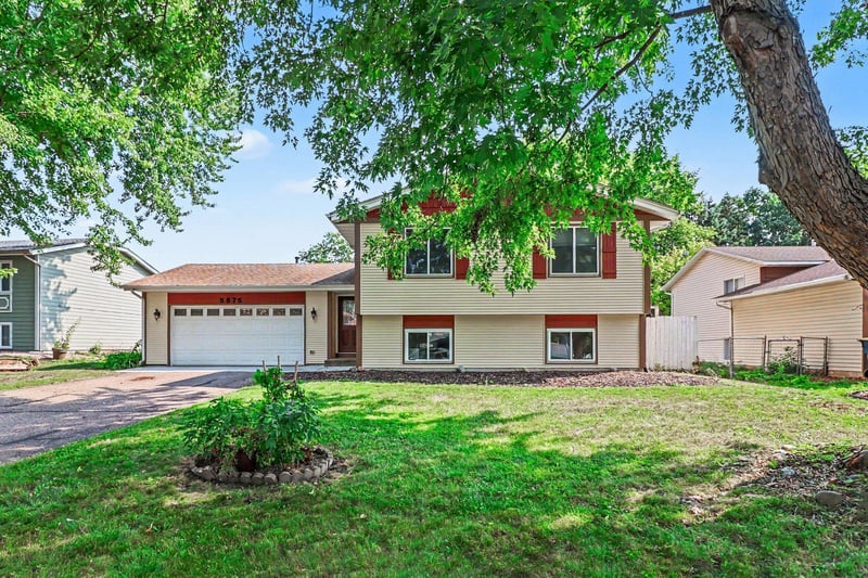 5675 W 137th St, Savage, MN 55378