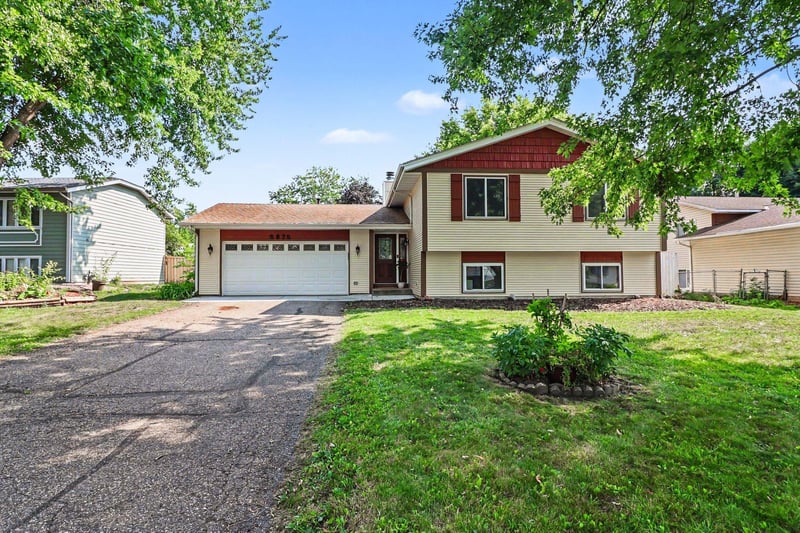 5675 W 137th St, Savage, MN 55378