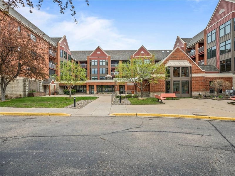 500 County Road B W #113, Roseville, MN 55113