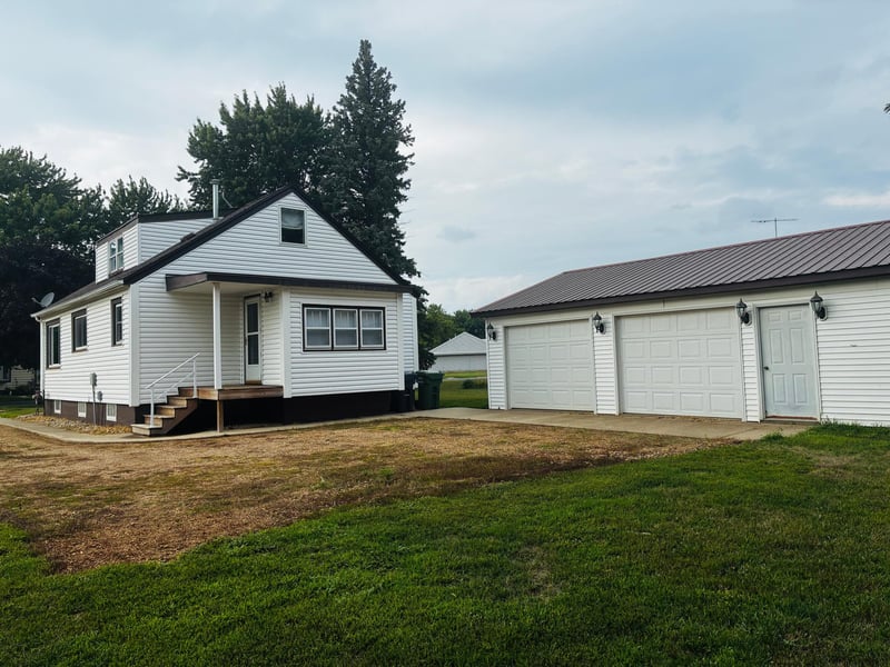 617 3rd Ave, Brewster, MN 56119