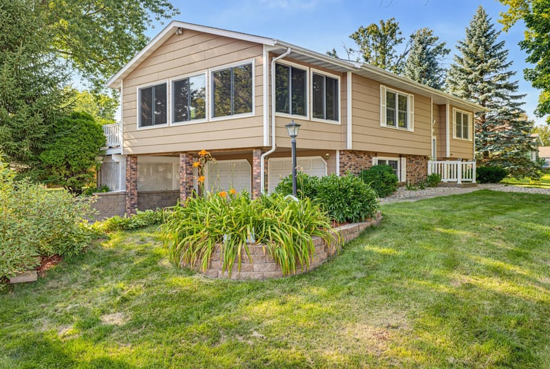 430 Lynn Rd SW, Hutchinson, MN 55350