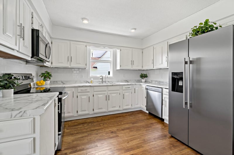 615 1st St, Kenyon, MN 55946