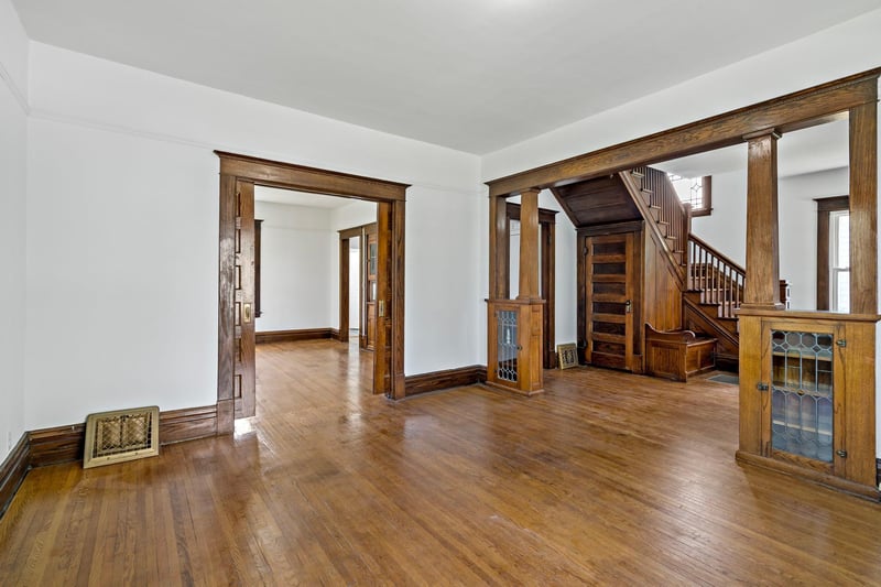 615 1st St, Kenyon, MN 55946