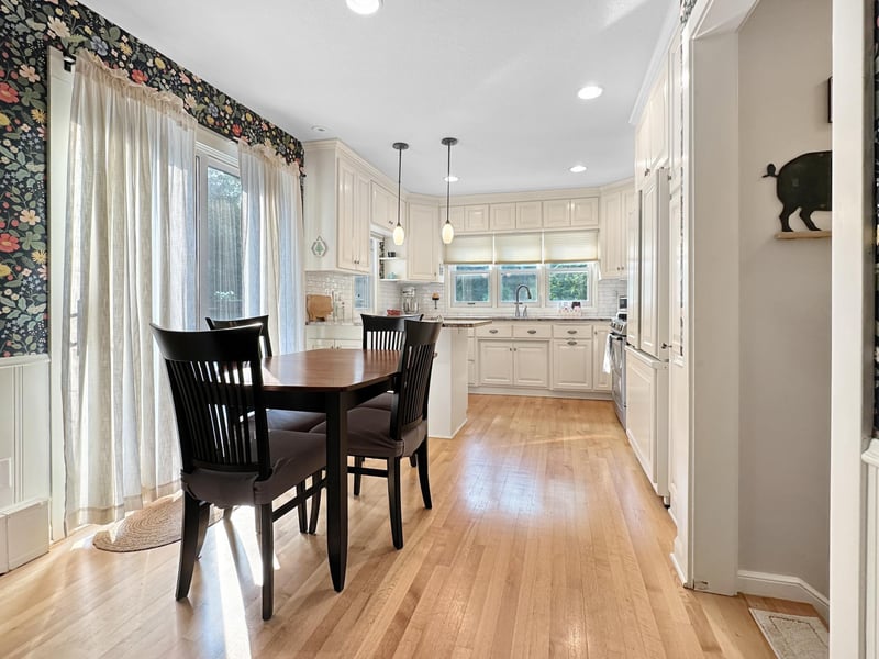 251 W Lake St, Excelsior, MN 55331