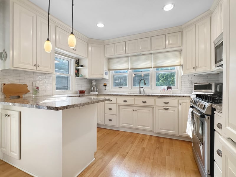 251 W Lake St, Excelsior, MN 55331
