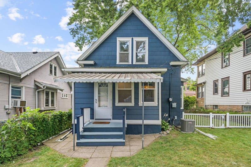 831 Smith Ave S, Saint Paul, MN 55107