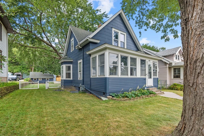 831 Smith Ave S, Saint Paul, MN 55107