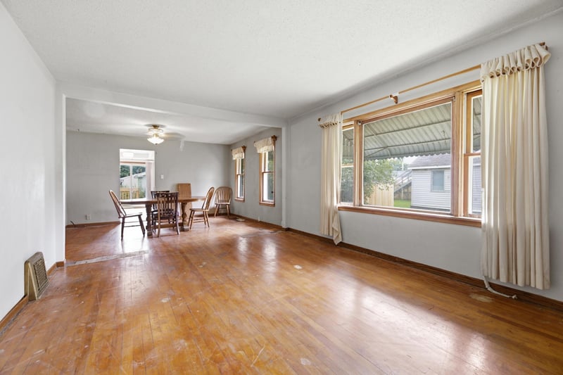 419 E Broadway St, Winona, MN 55987