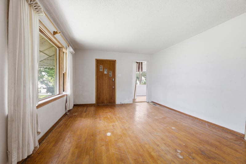 419 E Broadway St, Winona, MN 55987