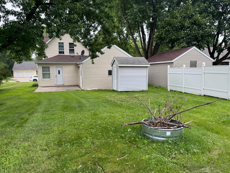 505 S 7th St, Olivia, MN 56277