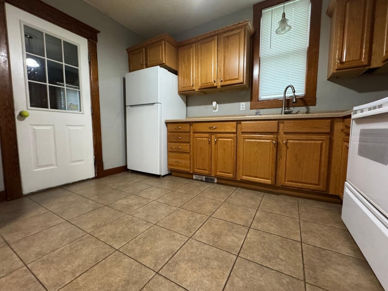 505 S 7th St, Olivia, MN 56277