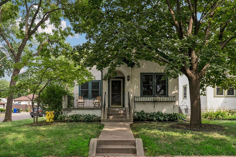 422 Brimhall St, Saint Paul, MN 55105