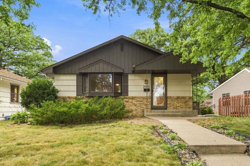 7720 Edgebrook Dr, Saint Louis Park, MN 55426