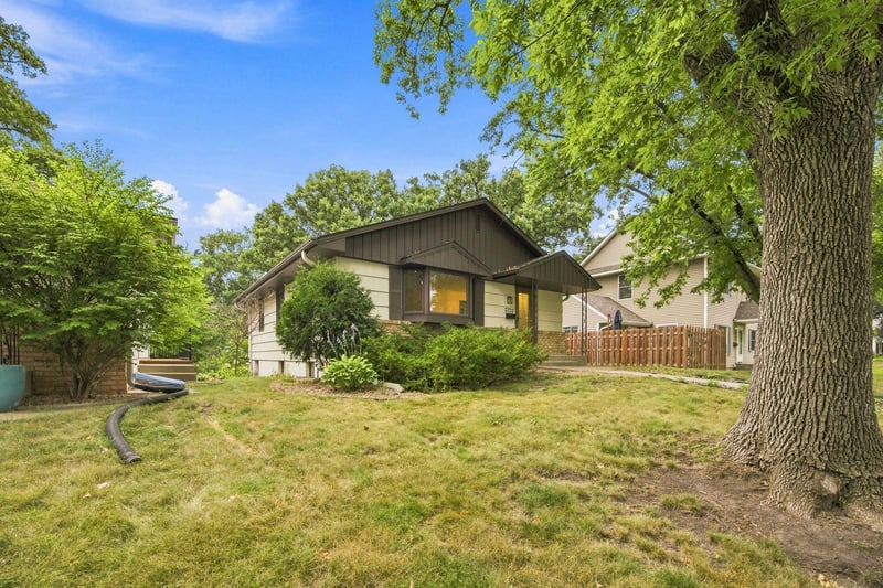 7720 Edgebrook Dr, Saint Louis Park, MN 55426