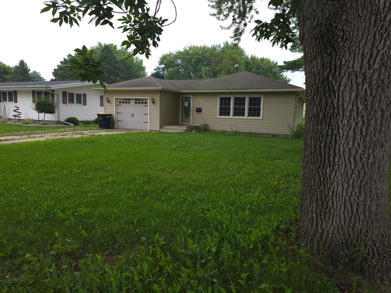 1109 S Moore St, Blue Earth, MN 56013
