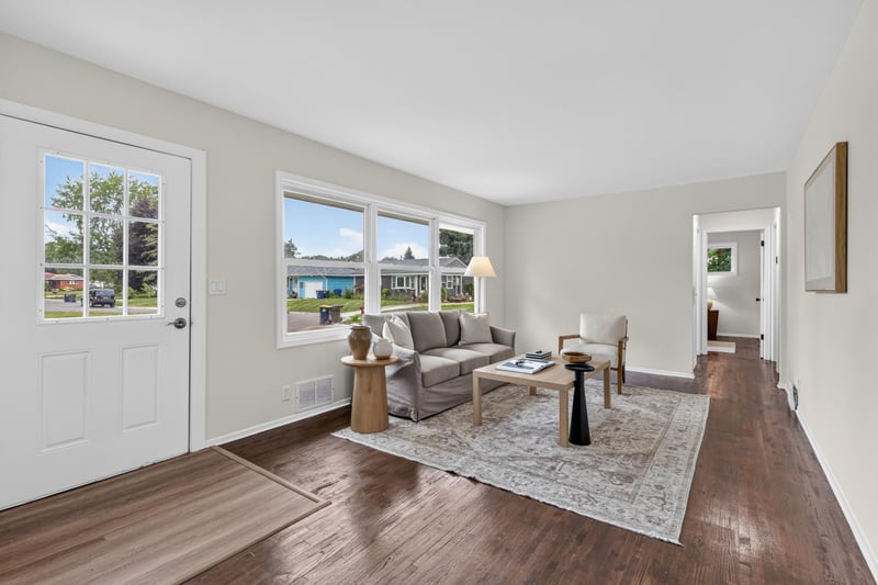 1211 Sunnyside Dr, Farmington, MN 55024