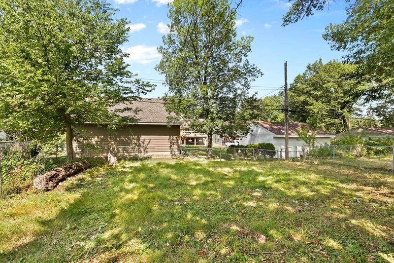 677 California Ave E, Saint Paul, MN 55106