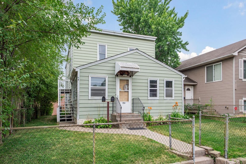 243 Park St W, South Saint Paul, MN 55075