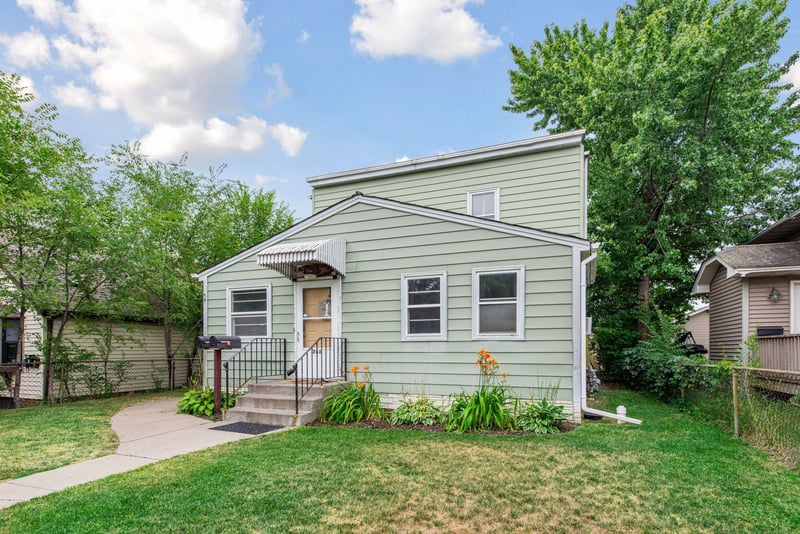 243 Park St W, South Saint Paul, MN 55075